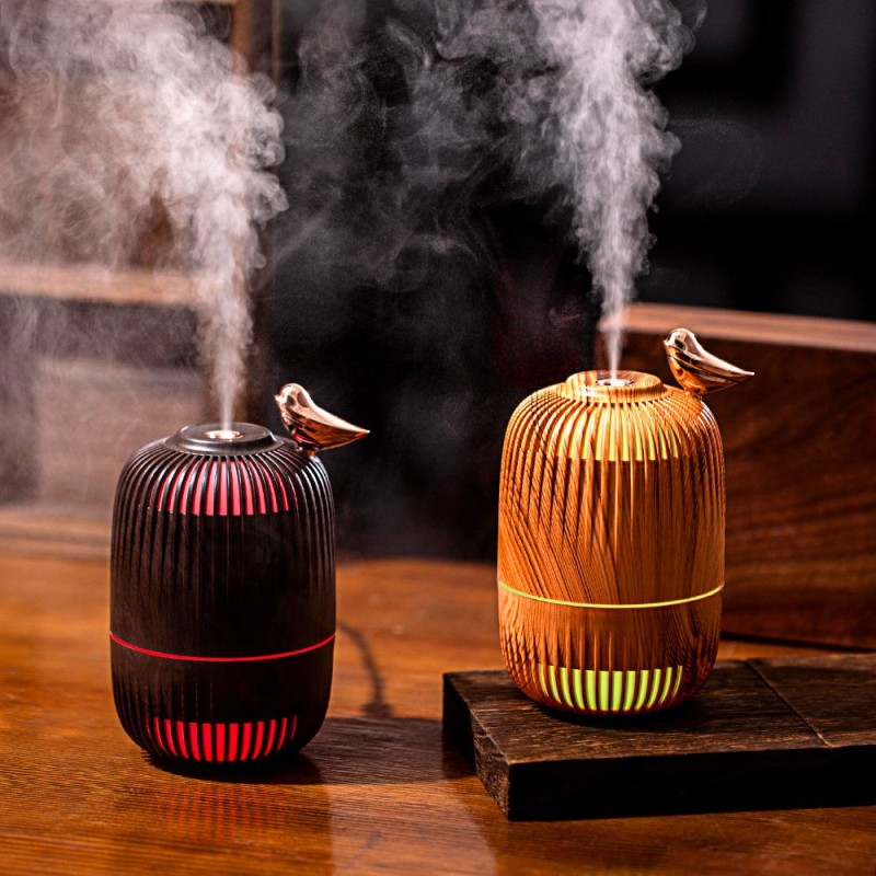 Compact Wood-grain Design Humidifier For Office And Home Use With Mist-spraying Function