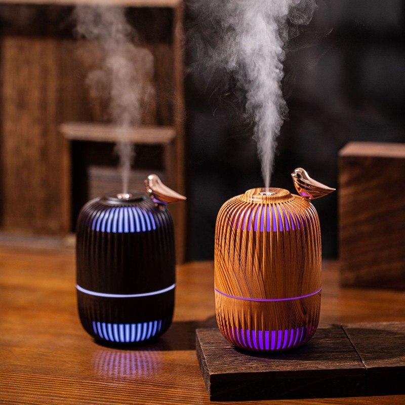 Compact Wood-grain Design Humidifier For Office And Home Use With Mist-spraying Function