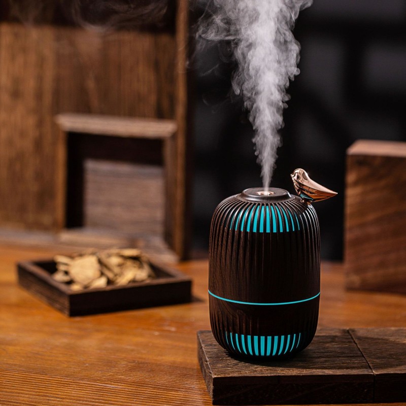 Compact Wood-grain Design Humidifier For Office And Home Use With Mist-spraying Function
